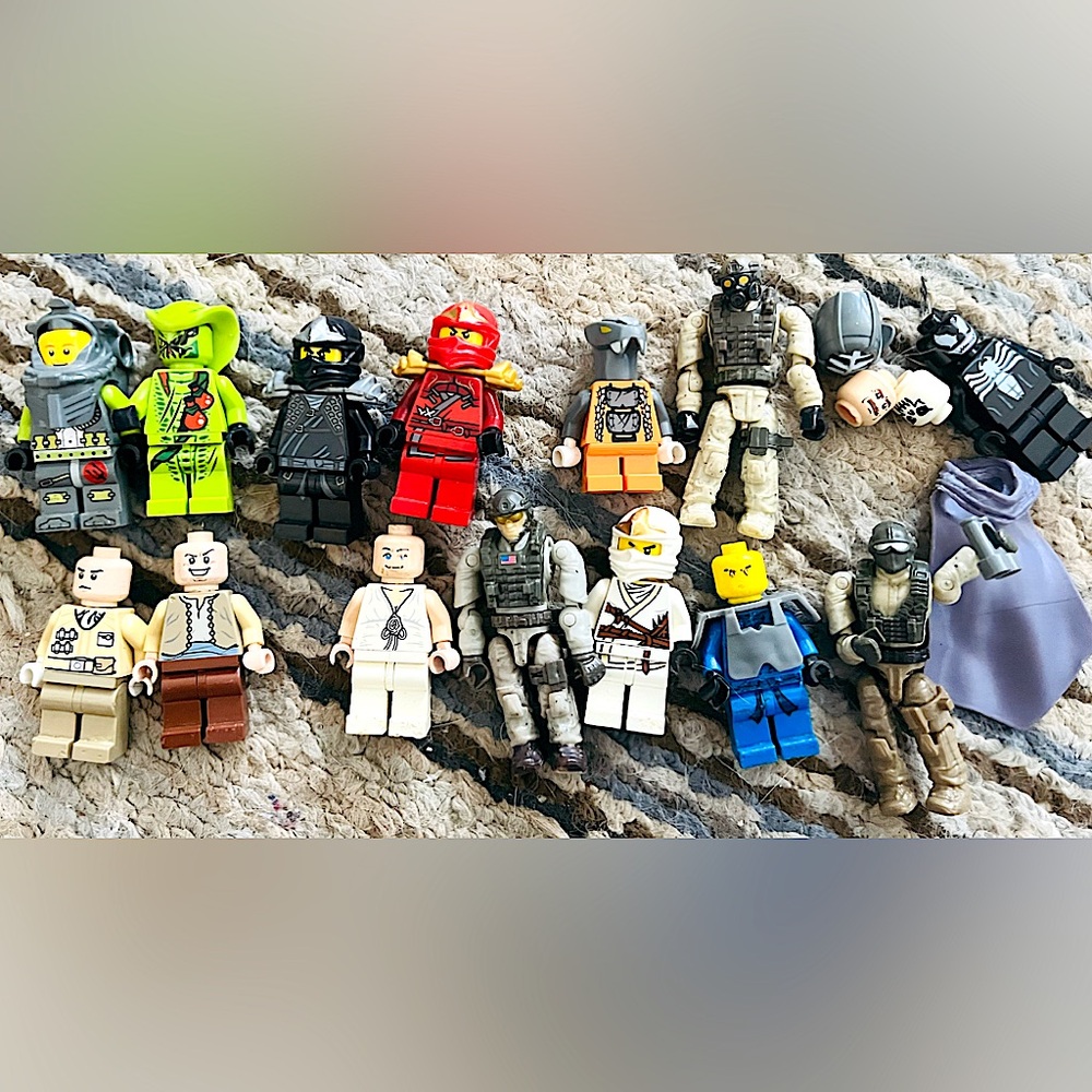 Lego and other like set figures - used